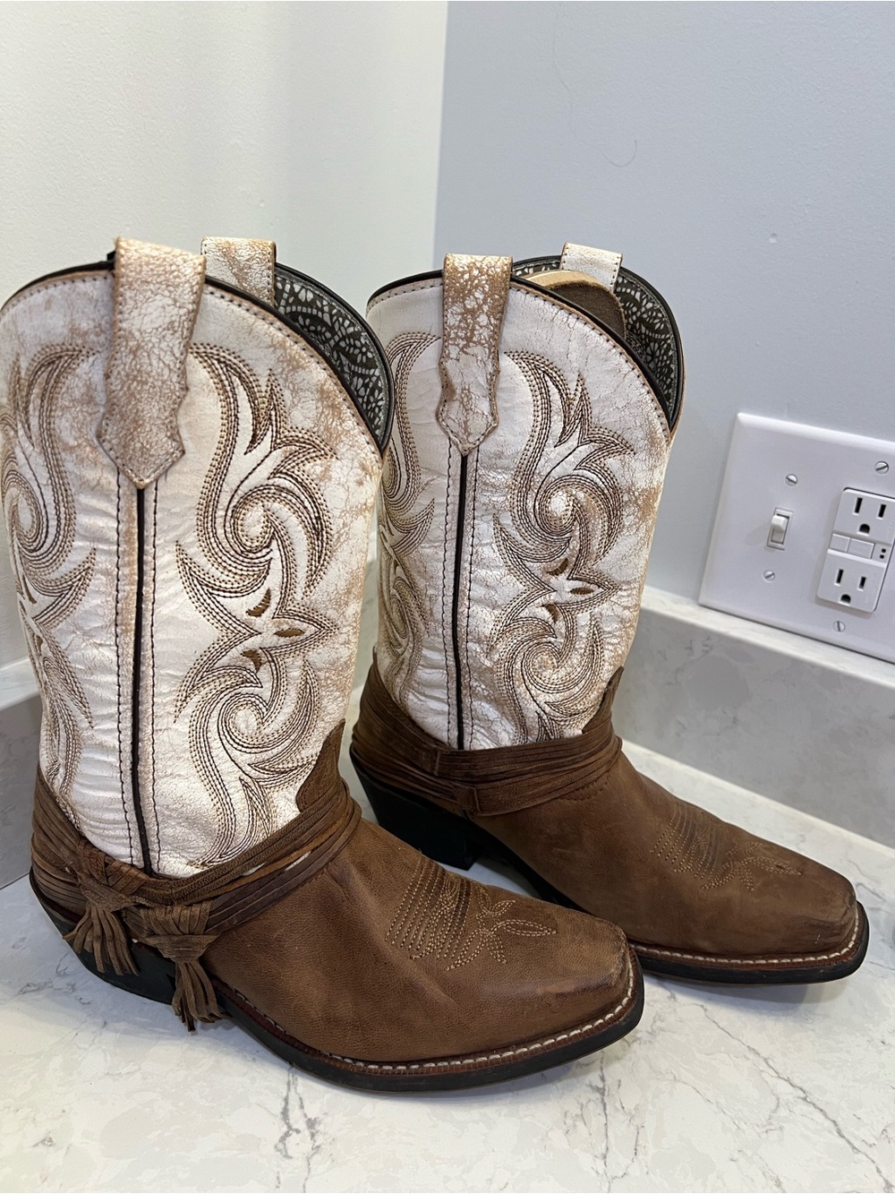 Laredo Women's Myra Two-Tone Leather Western Cowboy Boots, Size 8